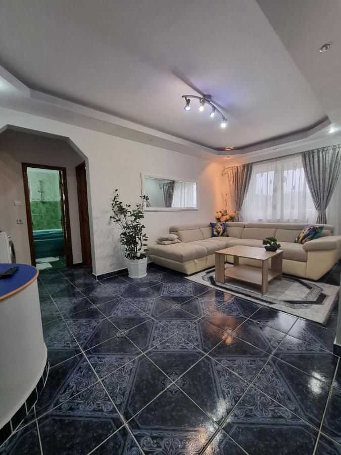 Emily Residence คูร์ตา เด อาร์เจช ภายนอก รูปภาพ