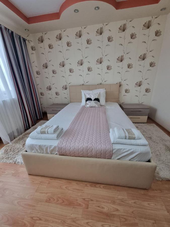 Emily Residence คูร์ตา เด อาร์เจช ภายนอก รูปภาพ